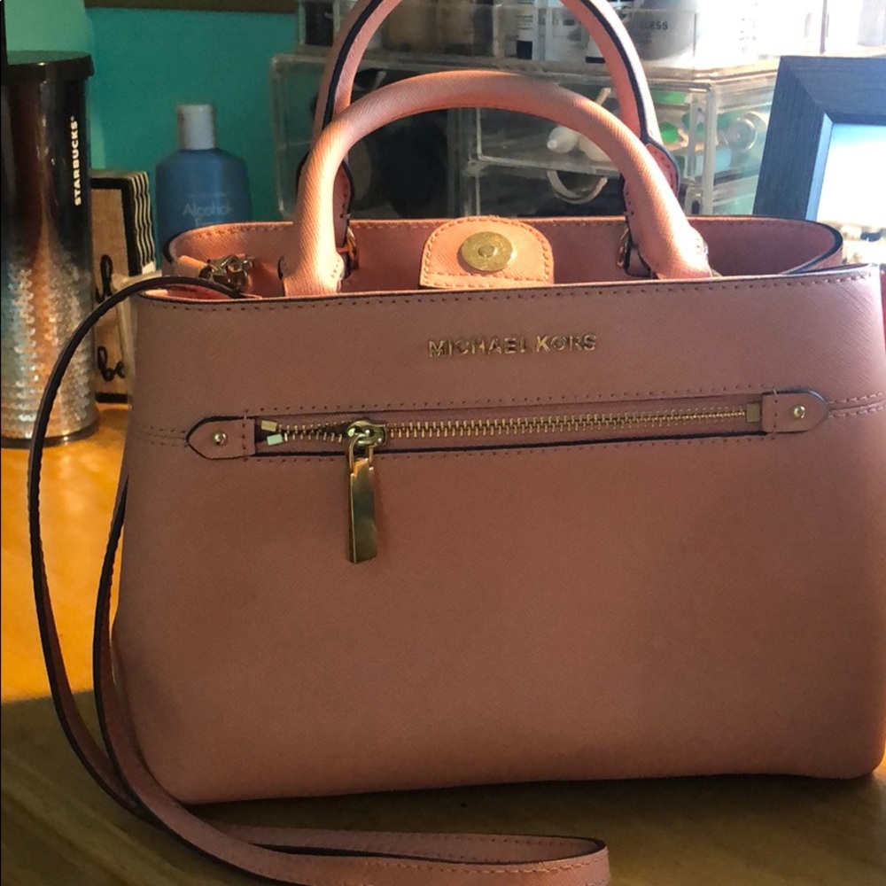 Michael kors hardly used purse-new condition